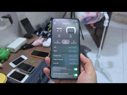 Cambodian Youtuber hand on iOS 26