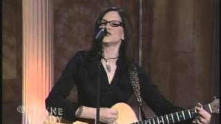 Underdog by Lisa Loeb - performed live on The Wayne Brady Show