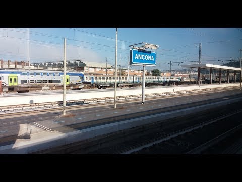 Spettacolare ingresso alla stazione di Ancona a bordo del FB 8801 Venezia S. Lucia - Lecce