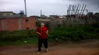RiAN EQUILIBRANDO UM CABO DE VASSOURA