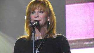 Reba concert Fallin out of Love