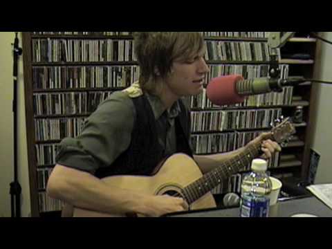 Landon Pigg - Falling in Love in a Coffee Shop - Live at Lighthing 100