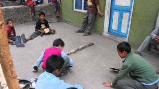 preview picture of video 'Legende børn i Langtang området i Nepal'