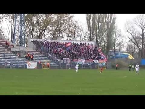 Doping kibiców Rakowa na meczu z Odrą w Opolu