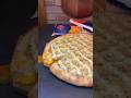 Pizza De Frango Com Catupiry Com Borda Fechada Meia Catupiry Original E Meia Cheddar Original