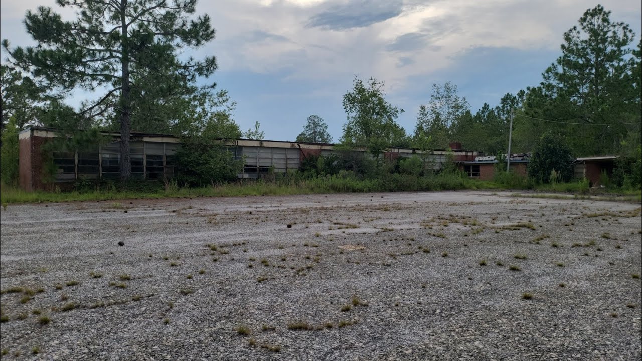 Exploring Abandoned Old West Berrien Elementary school, West Berrien, Georgia, Urban exploring