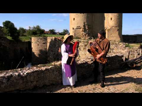 Chateaux de la Loire. Medieval music au chateau de Sarzay ! Video