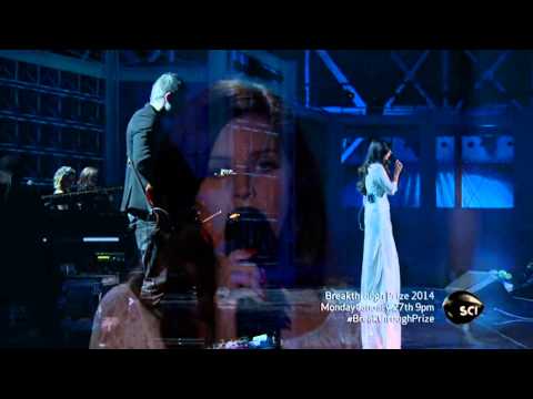 Preview - Lana Del Rey performing 'Video Games' at the Breakthrough Science Awards