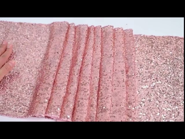 Vídeo relacionado con ELECLAND Mantel de Fiesta Negro y Dorado Mantel de plástico 137x274cm Mantel de Mesa de Confeti de Lunares Dorados Mantel de Fiesta Rectangular para Picnic, Decoraciones de cumpleaños