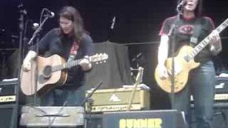 Happiness is a warm gun - The Breeders
