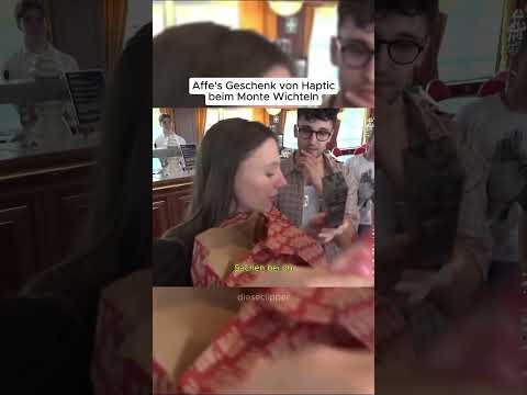 Affe bekommt heftiges Geschenk von Haptic  #monte #montanablack #twitch #clips#geschenk #wichteln