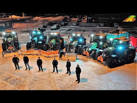 Winterdienst Großeinsatz Schneeräumung - Schnee schieben zwischen Neuwagen - new cars park snow plow