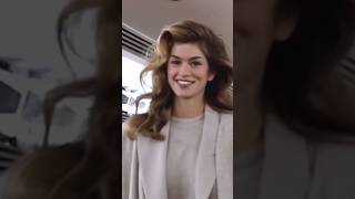 Download lagu Cindy Crawford - The Ultimate American Supermodel mp3