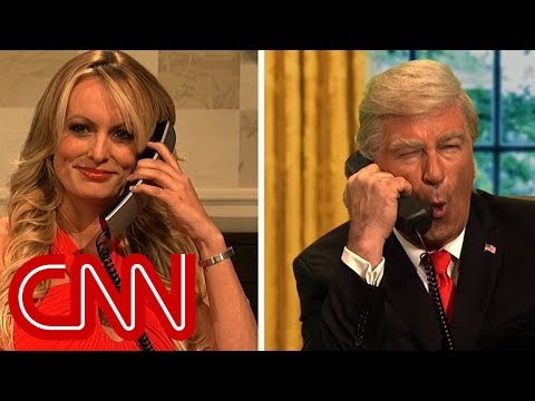 فيديو| الممثلة الإباحية ستورمي تسخر من ترامب في برنامج كوميدي وتعرب له عن هذه “الرغبة”