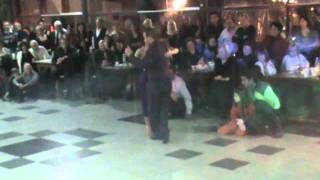 CRISTINA SOSA Y DANIEL NACUCCHIO  BAILANDO EN LA MAQUINA TANGUERA MILONGA