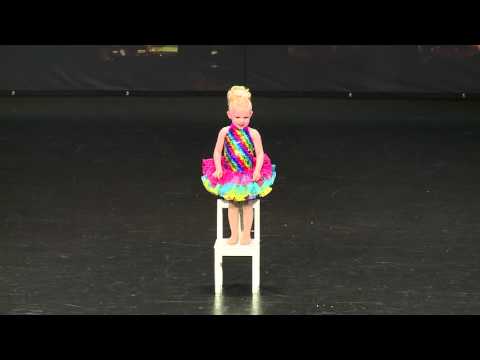 Zoe Clementi 3 year old jazz solo😀