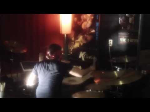 robin lopez on drums