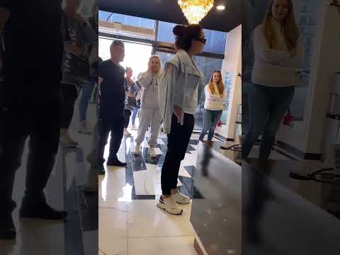 dilan Polat'ın ekibi dilan polat'a şaka yapıyor