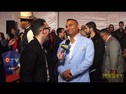 Russell Peters on The 2017 JUNO Awards Red Carpet