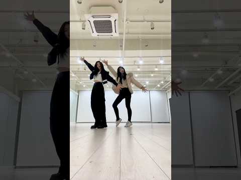 Yiren doing Candy Challenge With Sihyeon