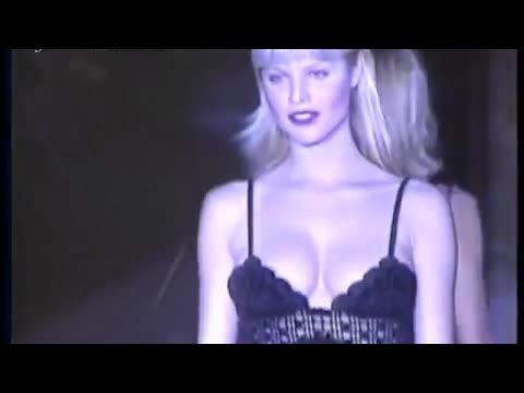 GIANNI VERSACE Autumn Winter 1993 1994 Milan 4 of 4 pret a porter woman by Fashion Channel