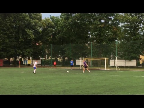 13.06 JM Auto Team (białe) - Politologia UWr (fioletowe)