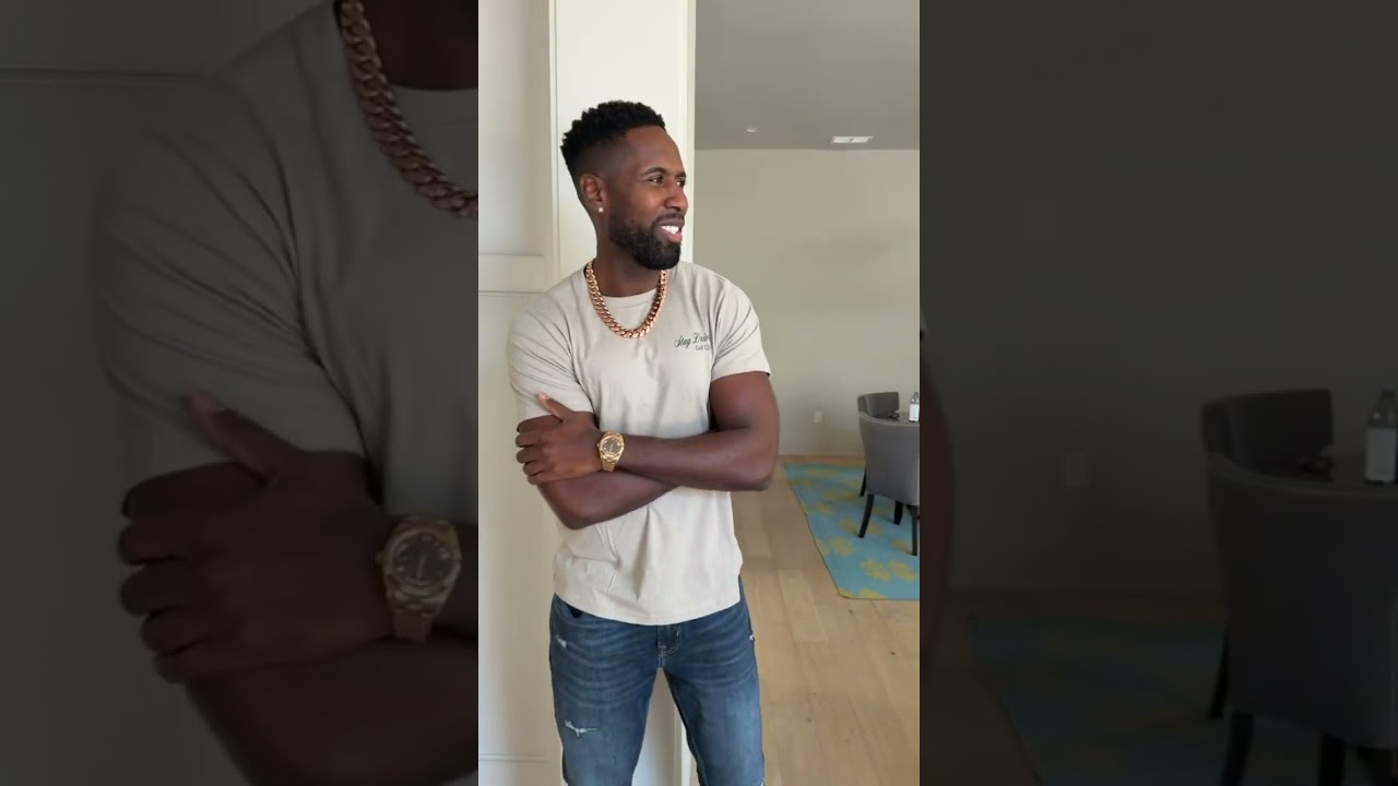 When Darren shows up to Mike’s with a sista!