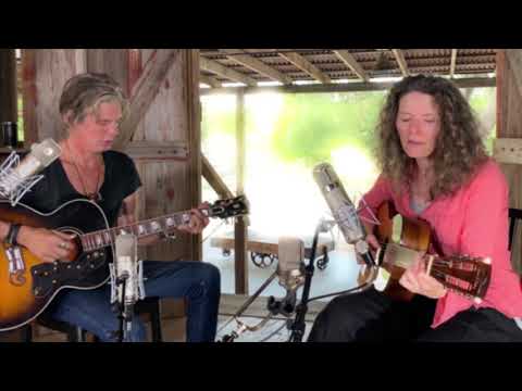 Edie Brickell & Charlie Sexton - "Far Away" (Live for Farm Aid 2020)