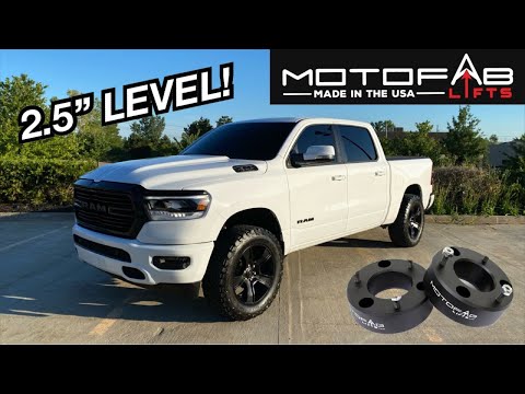 2020 RAM 1500 LEVELING KIT INSTALL! (2.5\" MOTO FAB LEVELING KIT) FIRST MOD!