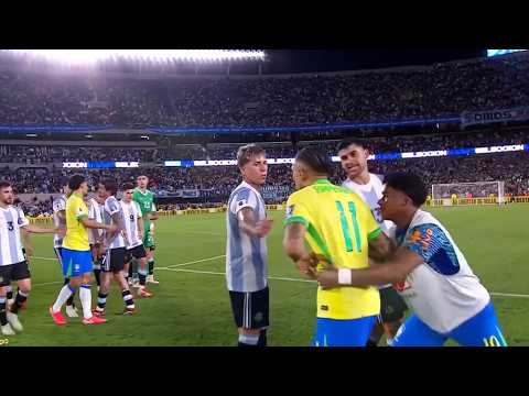 Raphinha vs Leandro Paredes, Nicolás Otamendi, Rodrigo De Paul Argentina