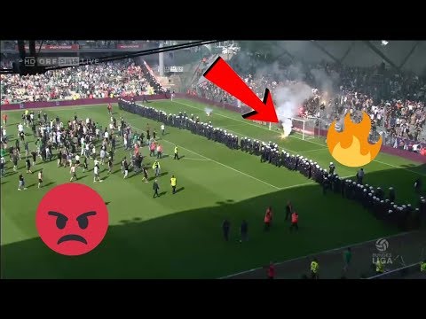 Maskierte Fans stürmen den Platz 😱 | Spiel muss abgebrochen werden