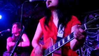 Thao with The Get Down Stay Down & Mirah- Trouble was for (Live Tallahassee)