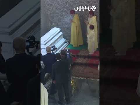 في ذكرى وفاته الملك محمد السادس يترحم على قبر والده الملك الحسن الثاني