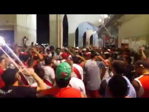 "Tema nuevo Yo nací gallina es mí enfermedad..." Barra: Los Borrachos del Tablón &bull; Club: River Plate