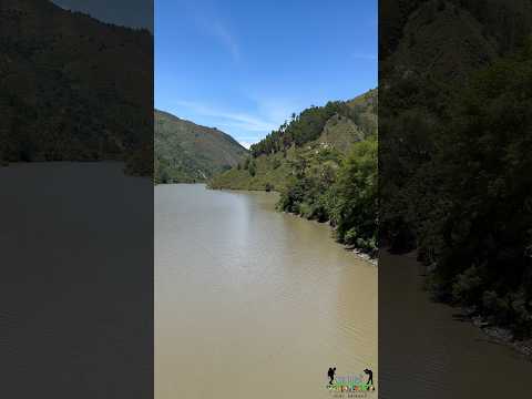 Los saludamos hoy con una hermosa vista de la represa La Esmeralda o de Chivor, en #Boyacá.