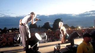 Download lagu London Wireless Festival - Fan sings 'Whats Up?' for P!NK 07/02/2010 mp3