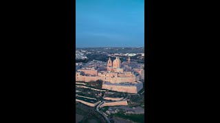 The #Medieval City of Mdina looking spectacular at #Sunset 🧡🤩