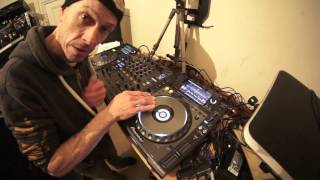 SIMPLEDJLESSONONSCRATCHINGONACDJCONTROLLERORVINYLTURNTABLE