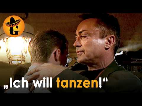 Udo Kier tanzt mit Prinz Carl Alexander von Hohenzollern und singt Arbeitslosen Mut zu