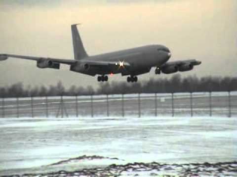 Boeing 707 Landing - Smokey!