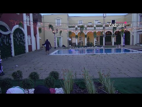 Zadruga 5 - Dejan nakon kupanja baca forice Ani, ona se smeška - 04.05.2022.