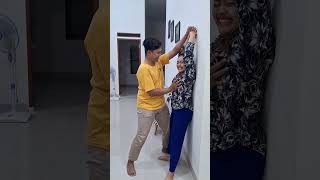Download lagu prank menjebak tangan ayang 🤣 #viralshorts mp3 Download lagu prank menjebak tangan ayang 🤣 #viralshorts mp3