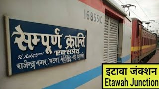preview picture of video 'Sampoorna Kranti Express Skipping Etawah Junction At Full Speed (130 kmph)'