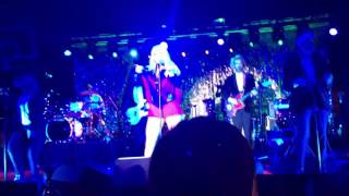 Kesha - Dinosaur LIVE 10/27/16