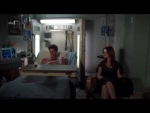 Bones 1x15 - Brennan cancels her date and stays with Booth in the hospital