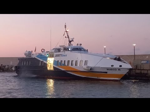 Monocarena Marco M in partenza dal porto di Favignana