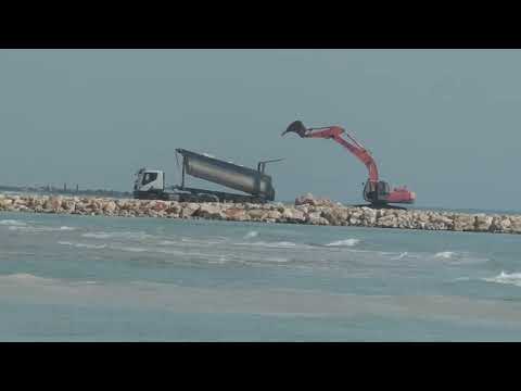 Alba Adriatica: Coastal defense work resumed
