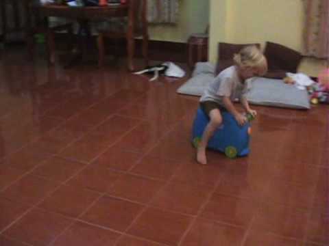 MomMostTraveled: Trunki