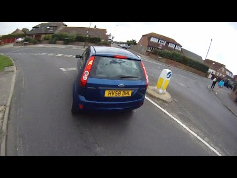 HV58DHL - MGIF At Junction