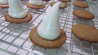 Witches' Hats: Piping the marshmallow